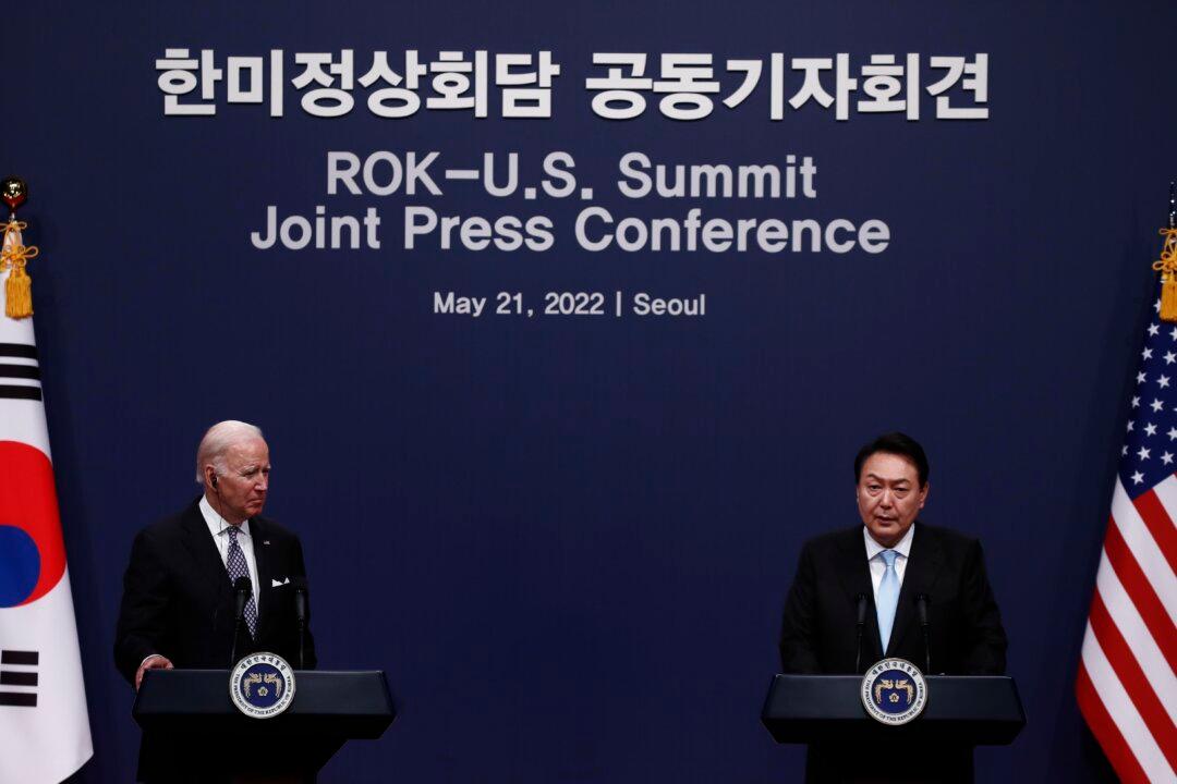 First Biden-Yoon Summit Discusses North Korea, Supply Chains, and Security
