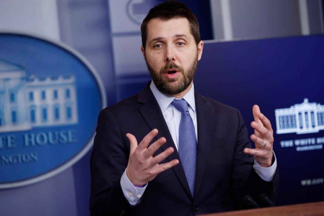 White House Economic Adviser Plays Down Recession, Says Economy in ‘Period of Transition’