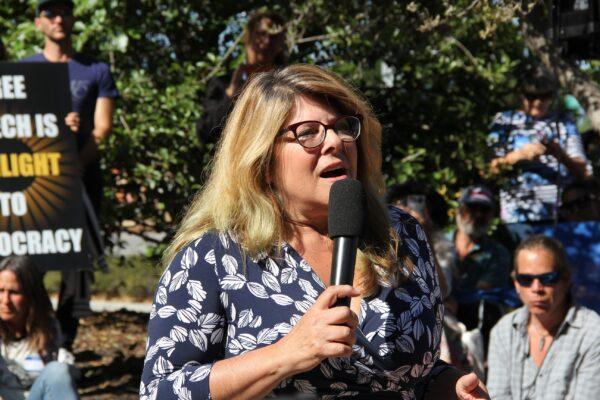 Author Naomi Wolf speaks at the Humanity Against Censorship rally in front of Meta headquarters in Menlo Park, Calif., on May 19, 2022. (Mrs. Hao/The Epoch Times)