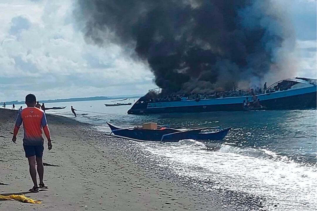 7 Die in Philippine Ferry Fire; Over 120 Rescued From Water