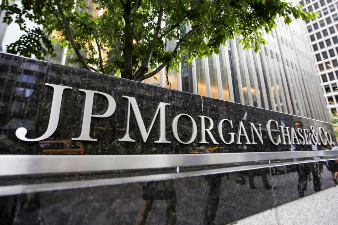 JPMorgan Suspends Buybacks, Warns on Global Economy as Profit Slumps