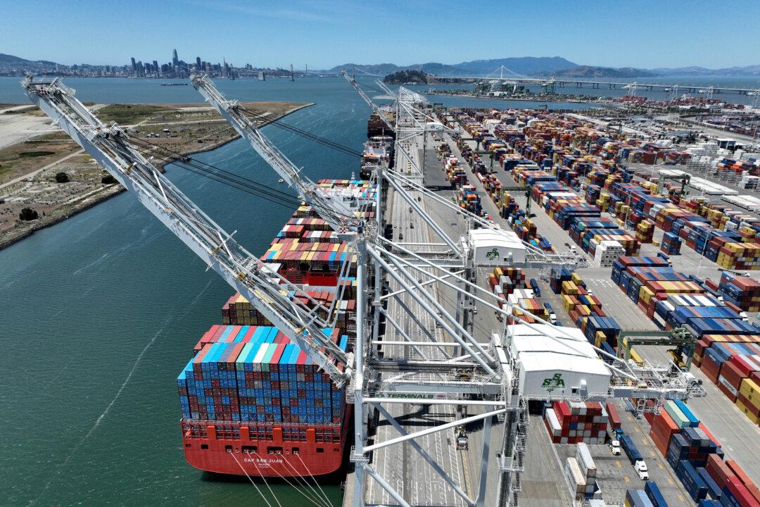 Freight Rates on US–China Routes Plunge Amid Rising Risk of Global Recession