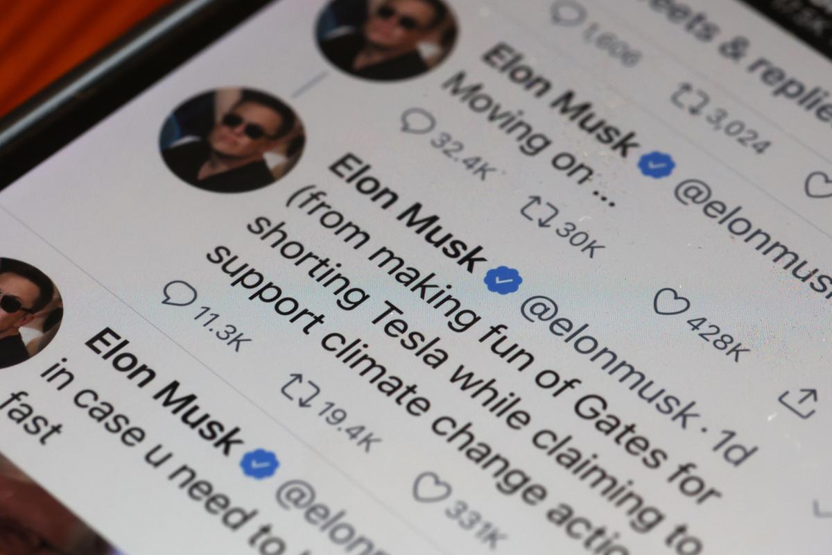 Tweets by Elon Musk are shown on a cell phone in Chicago, Ill, on April 25, 2022. (Scott Olson/Getty Images)