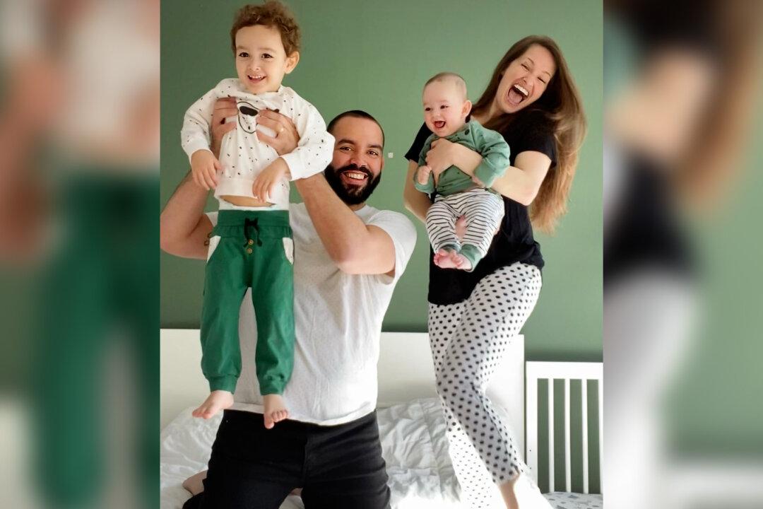 Deaf Parents Had 2 Children Who Can Hear, Raise Them Together, Share Their Adventures on Instagram