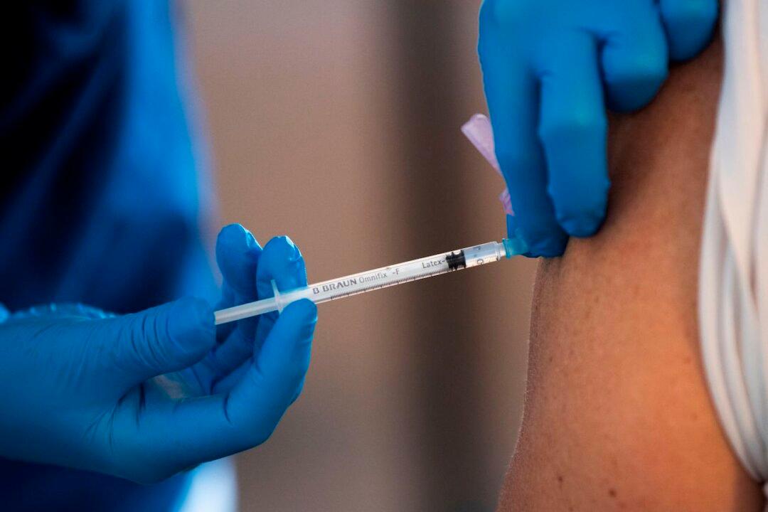 Sweden Recommends 5th Dose of COVID-19 Vaccine to Pregnant Women and Over-65s