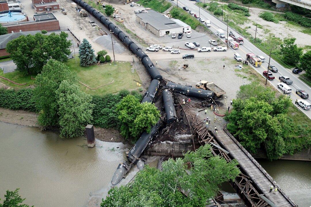 Train Strikes Truck Northeast of Pittsburgh, Sending Derailed Cars Into Inlet Near Allegheny River