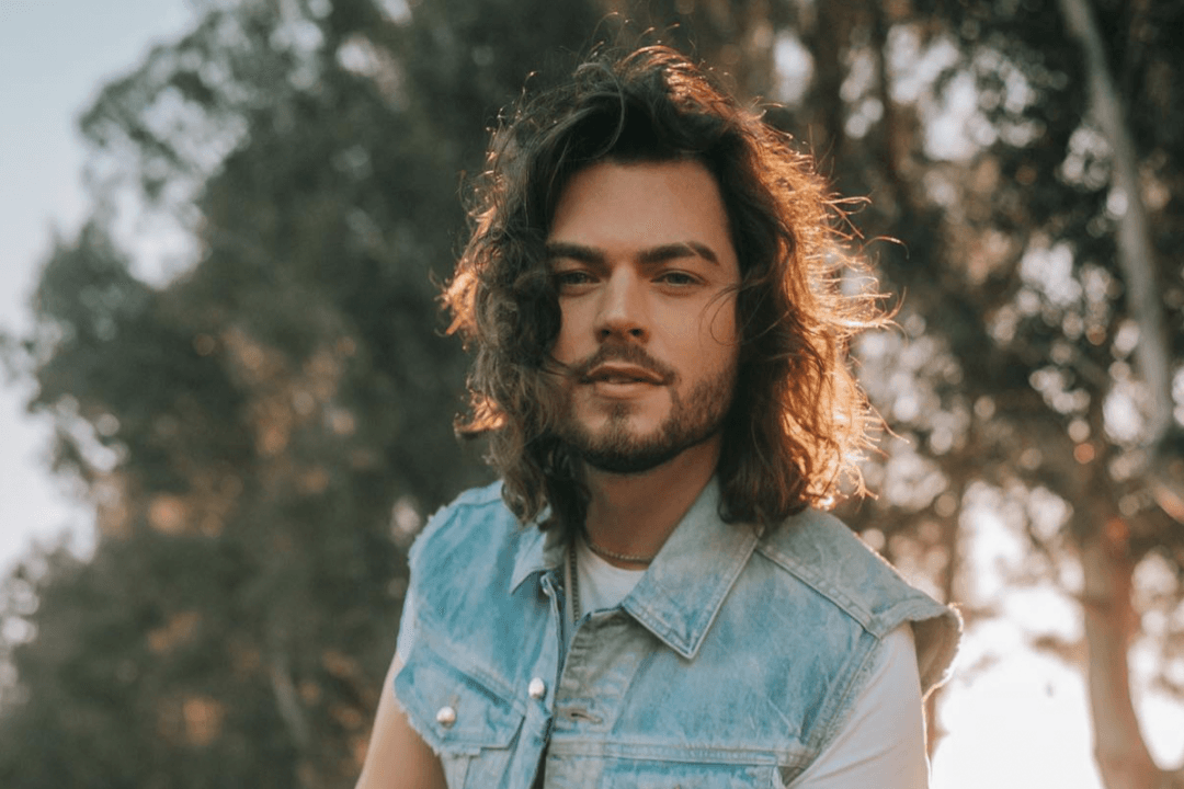 From 17-Hour Bartending Shifts to the Top of the iTunes Chart