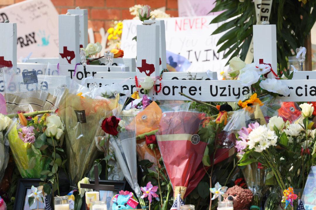 Official: Girl Told 911 ‘Send the Police Now’ as Police Waited