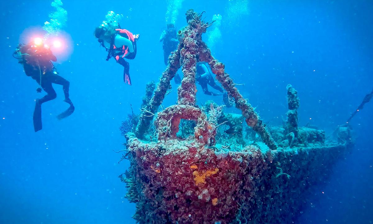 Divers Revisit Navy Ship Sunk to Make Artificial Reef in Florida Keys 20 Years Ago