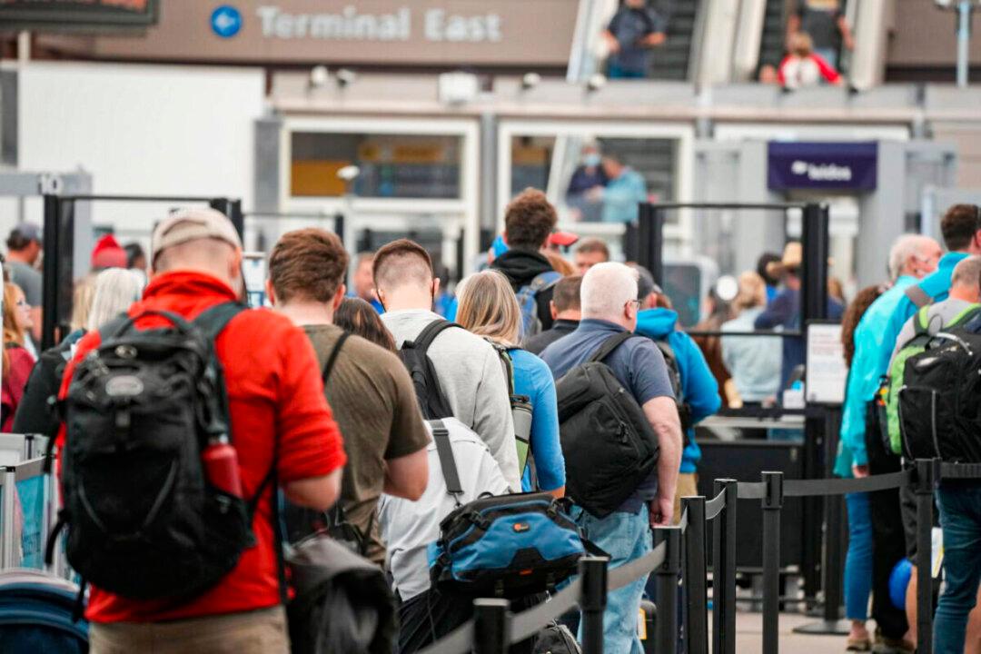 Canceled Flights Mar First Weekend of Summer for Travelers
