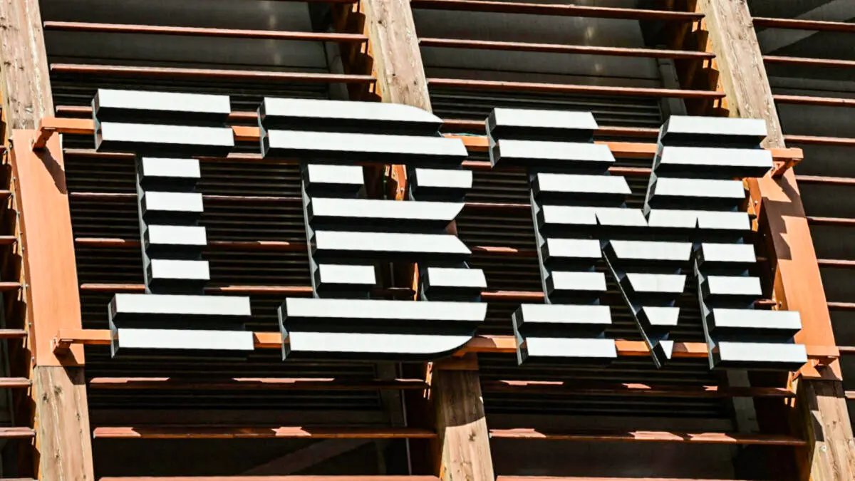 IBM Shares Plunge After Warning of Worse-Than-Expected Earnings
