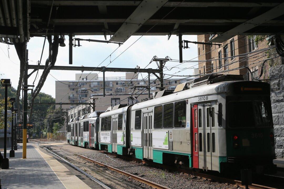 4 Workers Hurt When Boston Subway Trains Collide