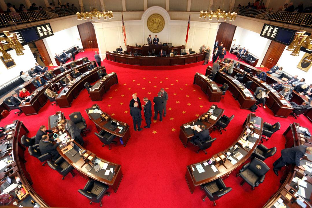 Parents’ Bill of Rights Limiting LGBT Teachings Passes North Carolina’s Senate