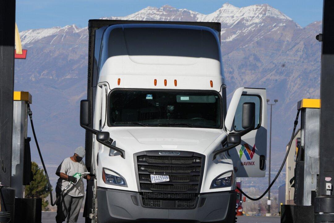 US Truckers ‘Barely Getting By’ as Diesel Prices Soar