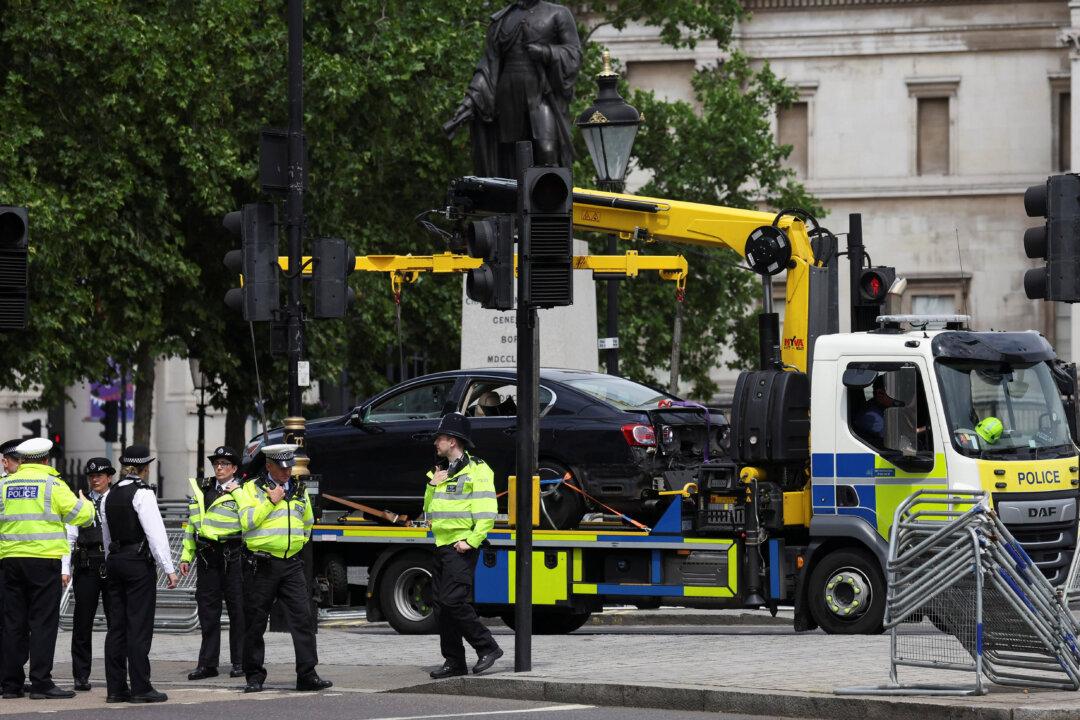London Police Briefly Clear Trafalgar Square Ahead of Jubilee Concert Over ‘Suspicious’ Car