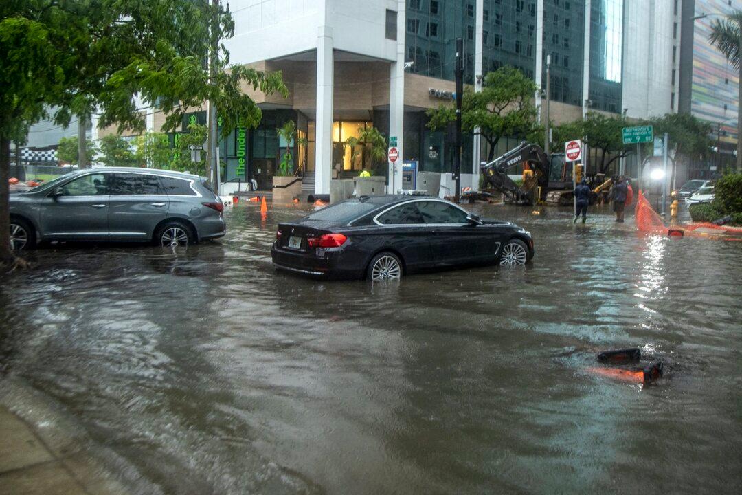 Tropical Storm Alex Heads Toward Bermuda With High Winds