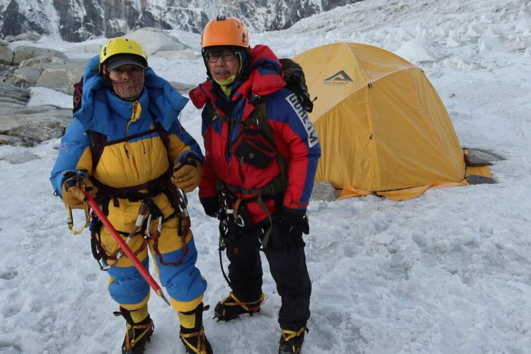 Elderly Hong Kong Couple’s Everest Challenge Ends