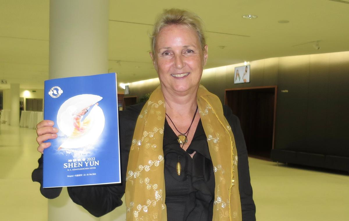 ‘Remember That We Are Divine,’ Says Journalist at Shen Yun