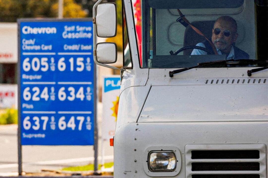 Gas Prices Near $6 a Gallon in Washington, Prices Remain Elevated Nationwide