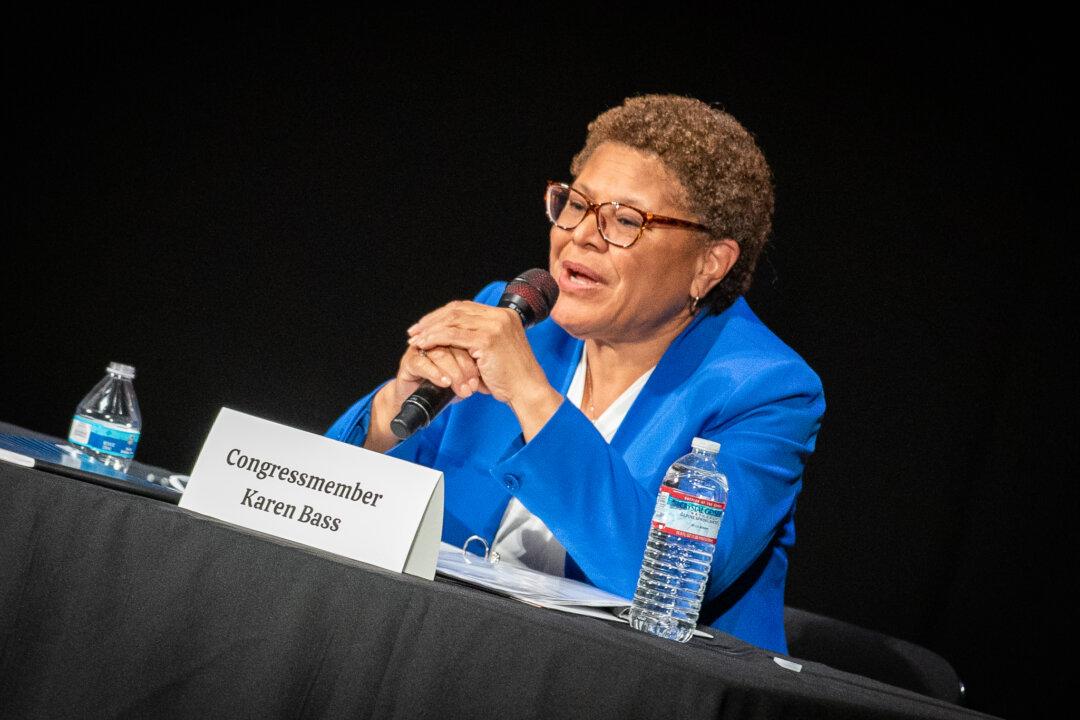 Bass Linked to USC Bribery and Fraud Case