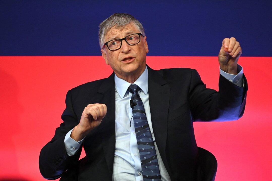 Billionaires’ Twitter Spat Moves on After Gates Downplays Shorting Tesla’s Stock