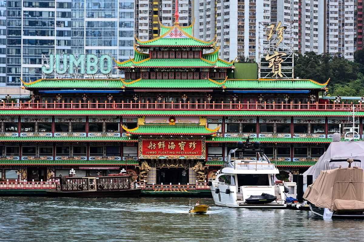 Hong Kong Landmark Where East Meets West: Jumbo Floating Restaurant