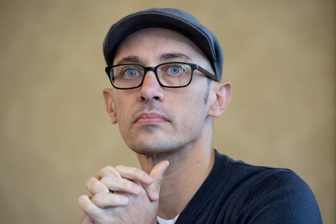 Shopify CEO Vows to Fight CRA Demand for Six Years of Canadian Merchant Records