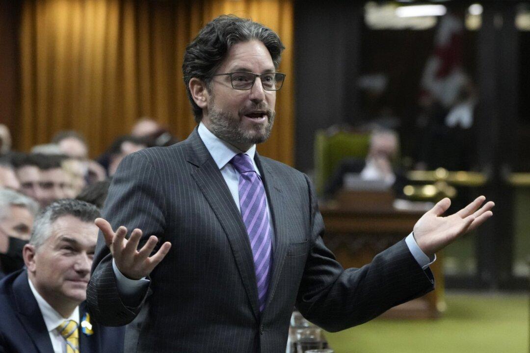 Party Divide Prompts 2 Ontario MPs to Switch Allegiances in Conservative Leadership Race