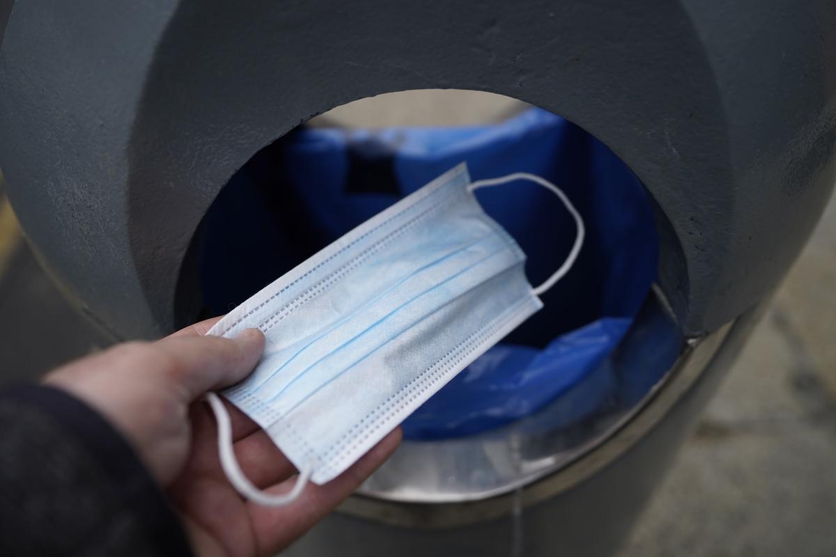 Mask Rules Relaxed in England’s Health Care Settings