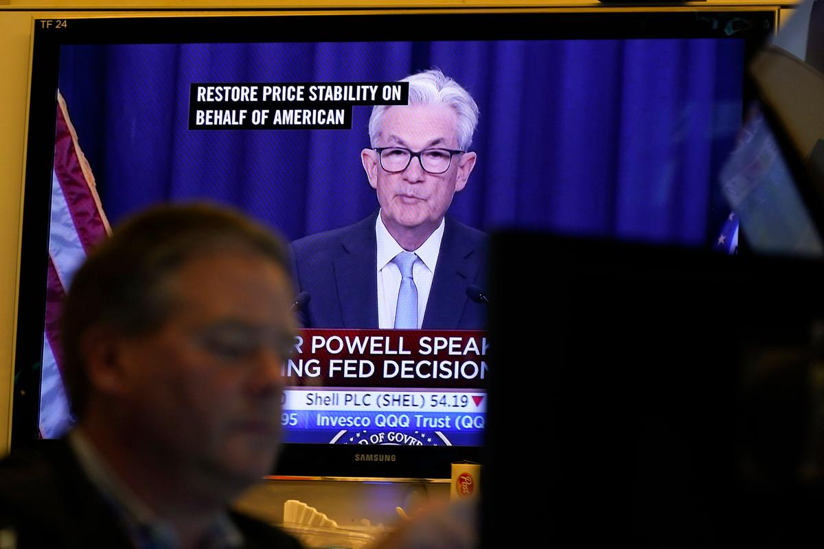 Recession Probability Gauge Soars to Levels Not Seen Outside of Downturns