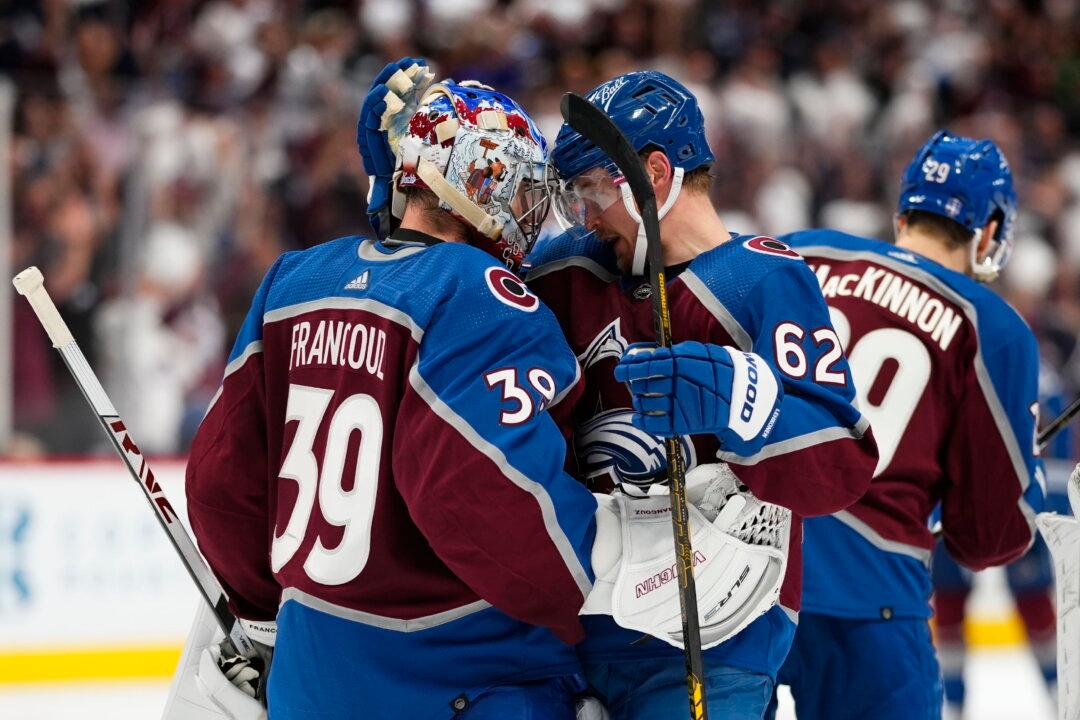 Francouz, Kadri Lead Avs to 4–0 Win Over Oilers in Game 2
