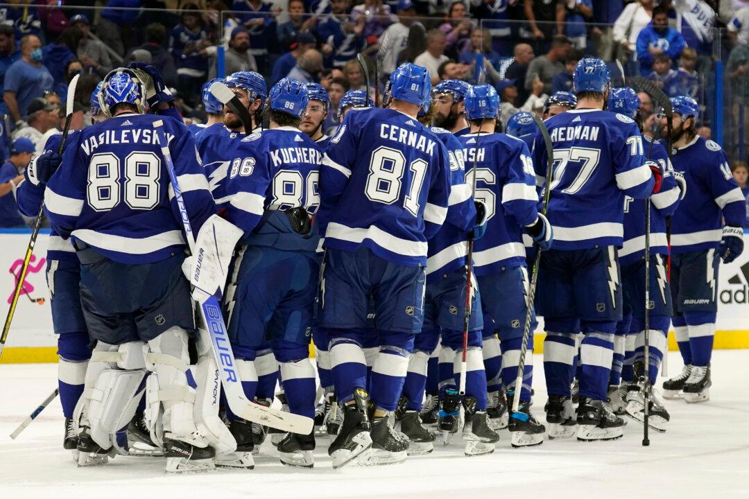 Lightning Beat Rangers 4–1 in Game 4 to Even East Final