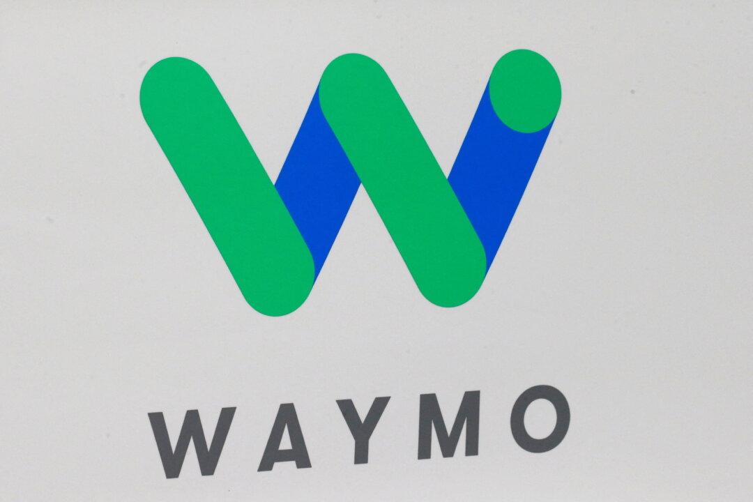 Alphabet’s Waymo, Uber Freight in Deal for Future Self-Driving Trucks