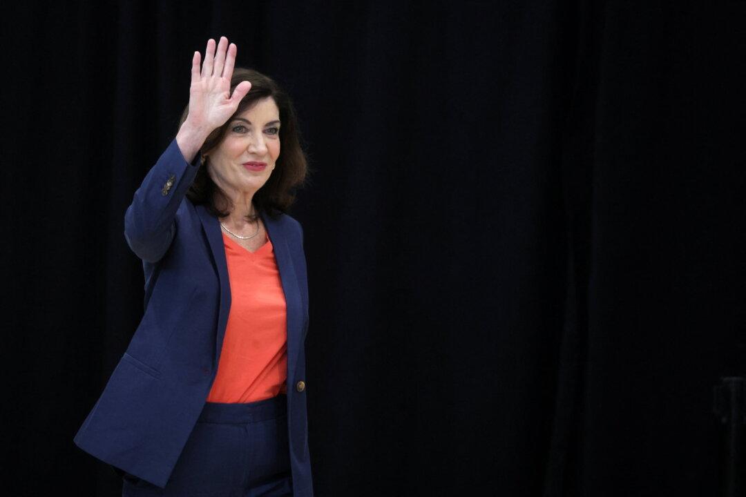 Hochul Wins, Zeldin Leads in New York Gubernatorial Primaries