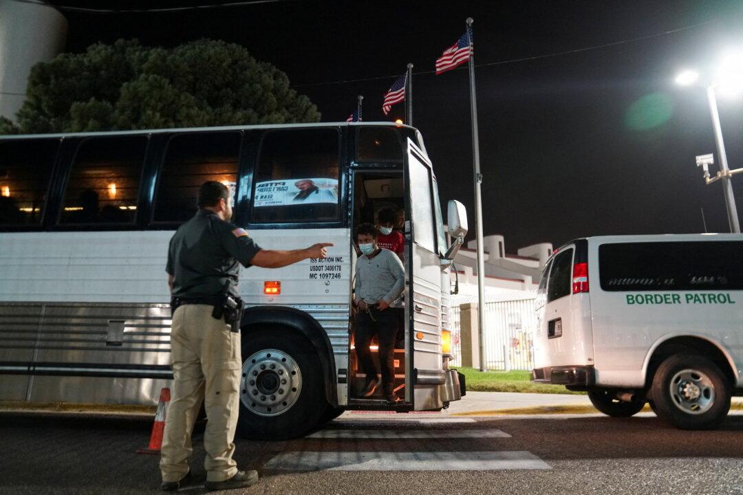 FEMA Official Says Illegal Immigrants Bused From Texas to DC Will Be ‘Put on a Train to Miami,’ Email Shows