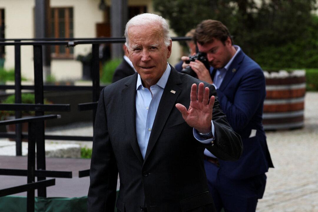 White House Identifies 6 Close Contacts Associated With Biden’s ‘COVID Rebound’ Case