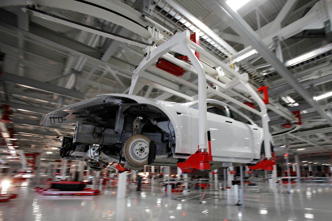 America’s Business Activity Slump Deepens as Manufacturing and Services Contract More Than Expected