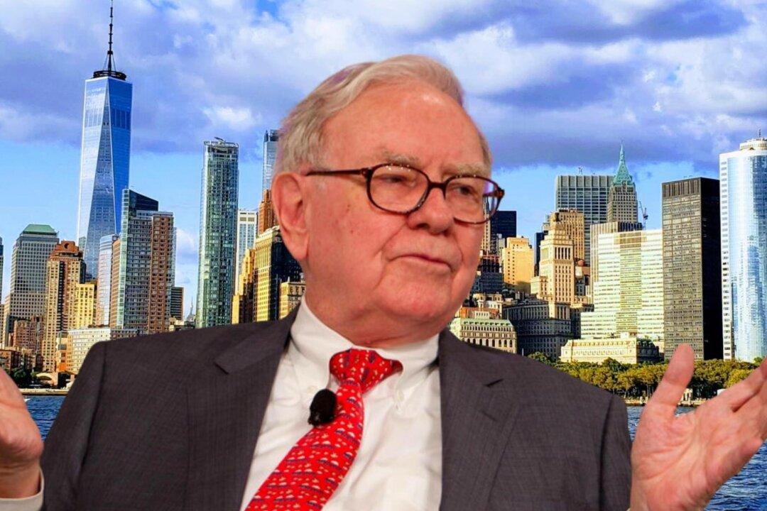 Warren Buffett’s Top 10 Investing Insights: Have No Opinion About The Markets And Don’t Diversify
