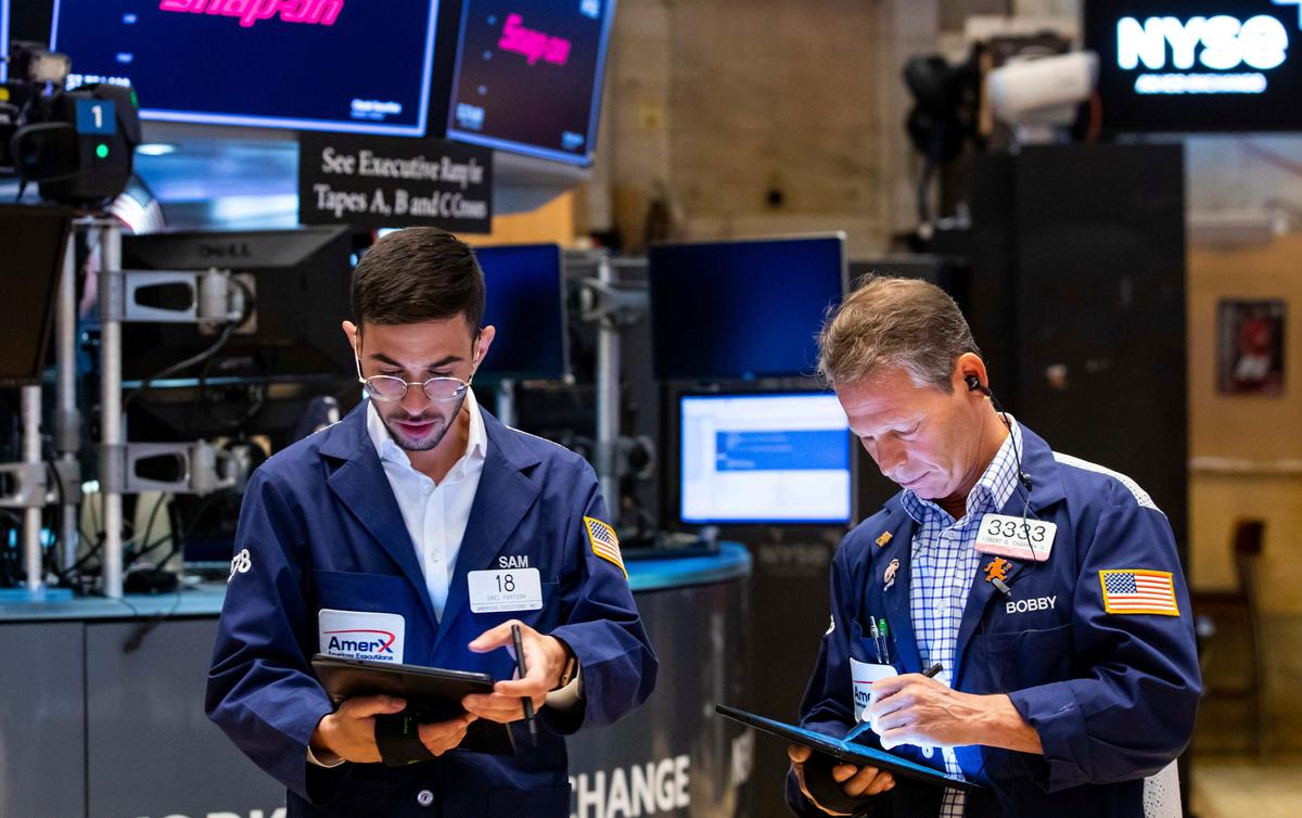 Recession Red Flag Flashes as Bellwether 2–10 Yield Curve Inverts