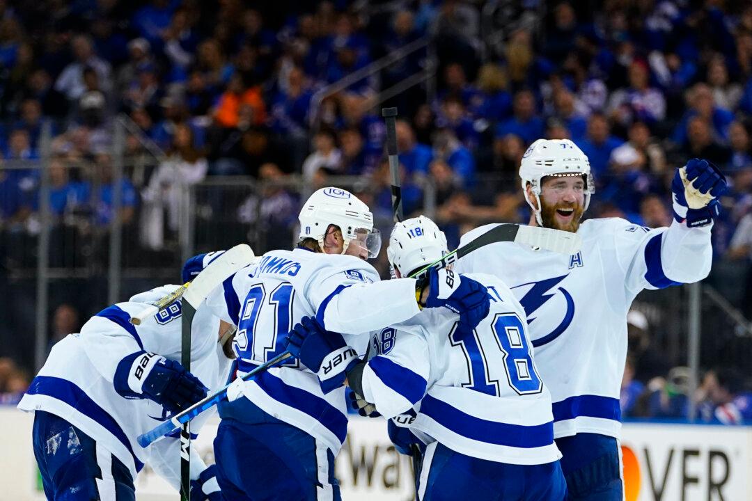 NHL Roundup: Steven Stamkos Nets 4, Lightning Halt Oilers’ Win Streak