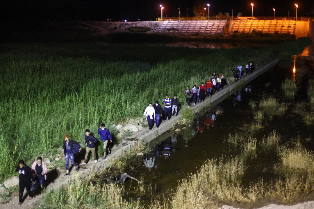 4.9 Million Illegal Aliens Crossed US Border in 18 Months Since Biden Took Office: Report