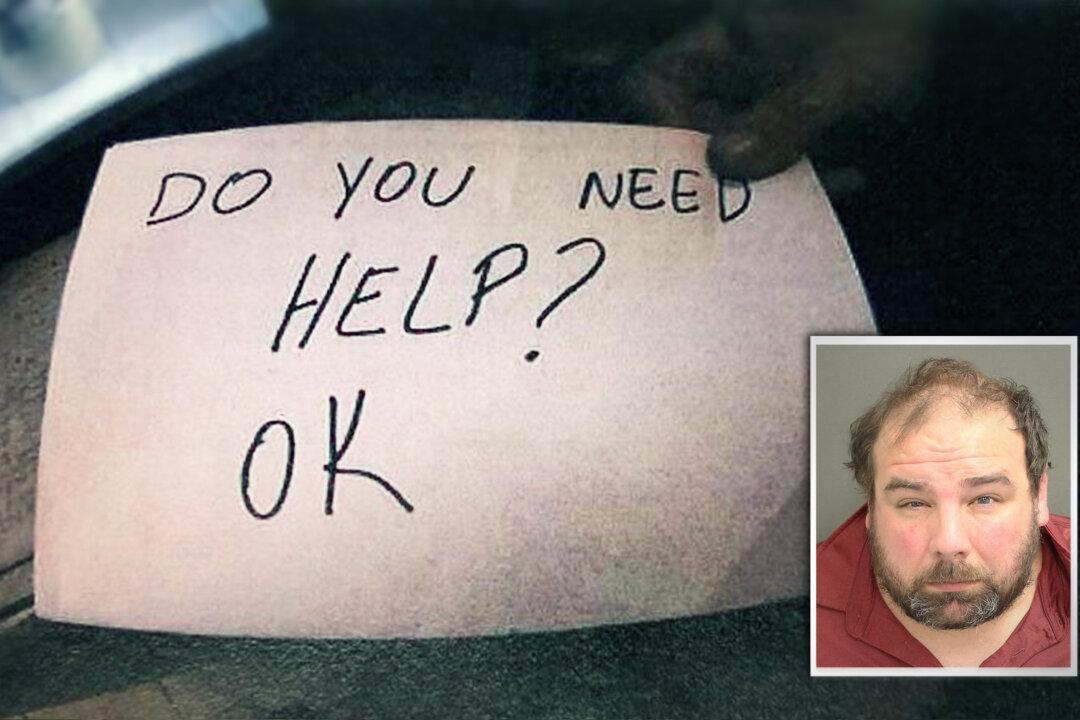 Restaurant Manager Sees Bruised Boy With Step-Dad, Writes Son Secret Note: ‘Do You Need Help?’ Parents Charged