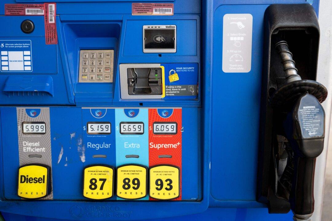 Price at the Gas Pumps Hold No Surprise This Morning; National Average Rises Slightly