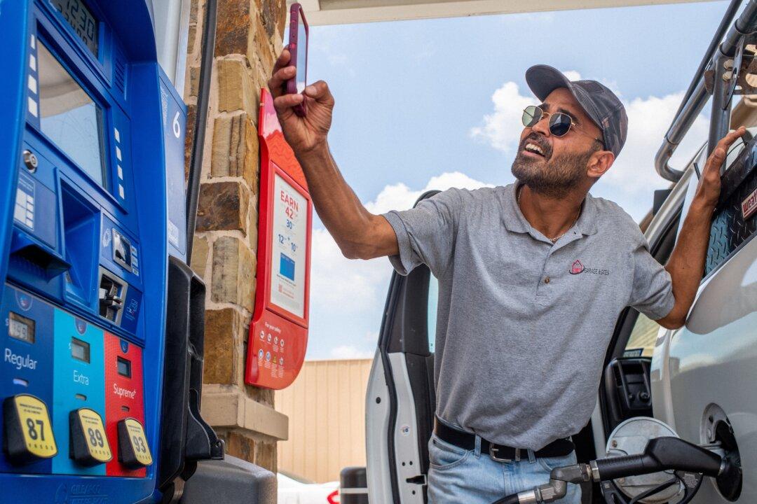 Average US Cost for Gallon of Gas Tops $5 for 1st Time