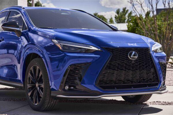 A slightly refined front design. (Courtesy of Lexus)