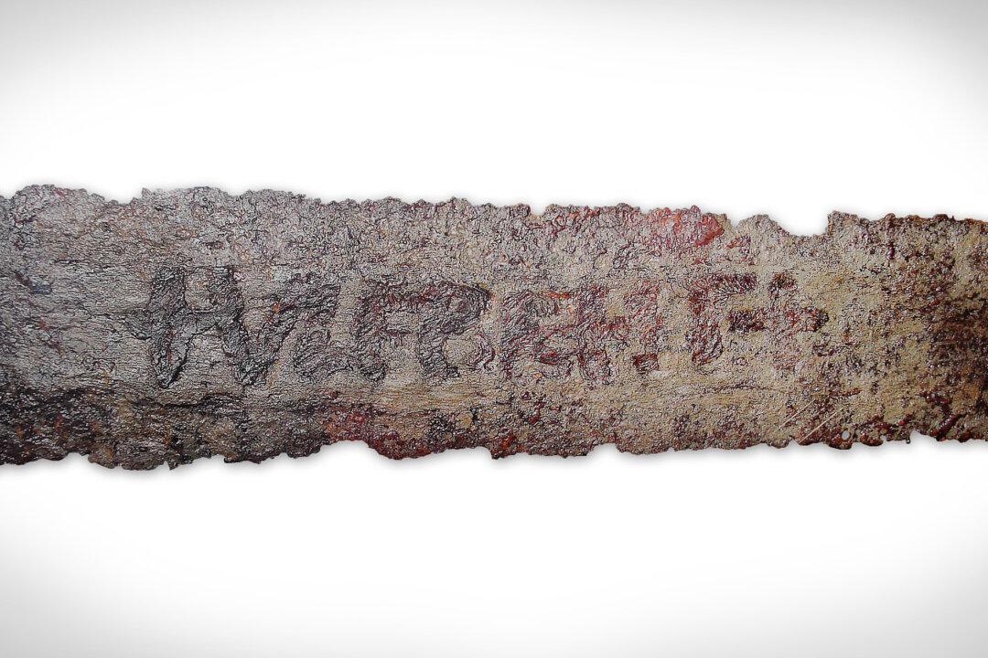 Archeologists Baffled by Mysterious Viking Sword Made of ‘Crucible Steel’ 800 Years Before It Was Invented