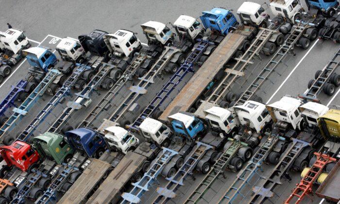 Striking South Korean Truckers Say They May Block Coal to Power Plant