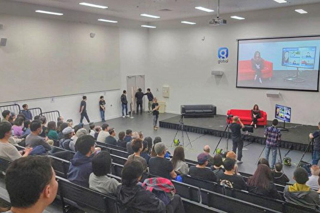 Scholars Organize Flea Markets and Anti-Brainwashing Learning Platforms