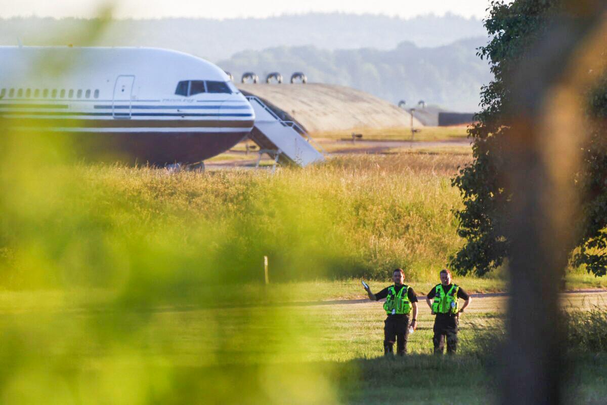 UK Sends Failed Asylum Seeker to Rwanda in 1st Ever Removal