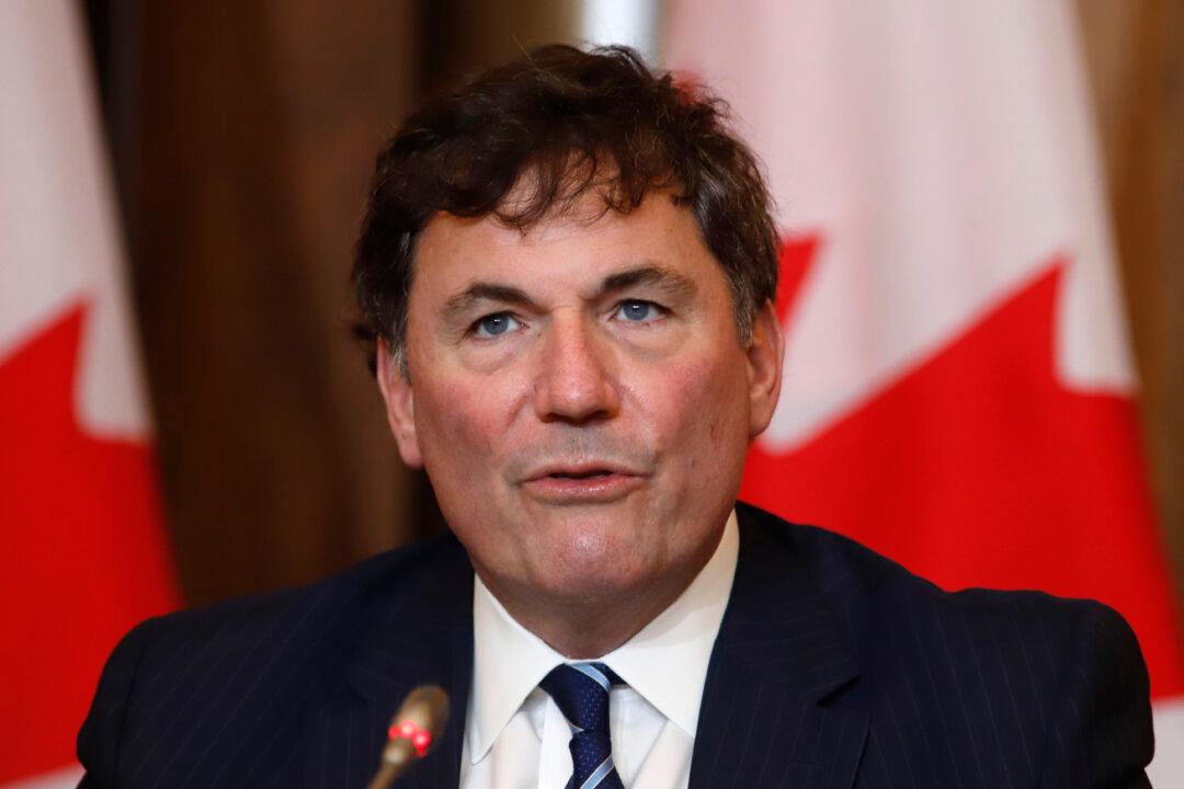 No Back Pay for Civil Servants on Unpaid Leave for Refusing COVID-19 Vaccine, Say Feds
